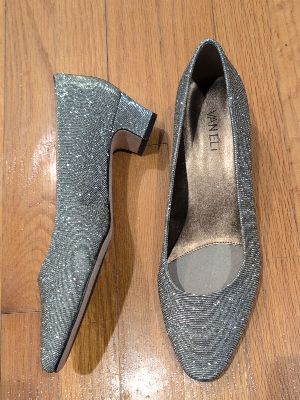 Vaneli Astyr In A Platinum Metallic Fabric Size 10W